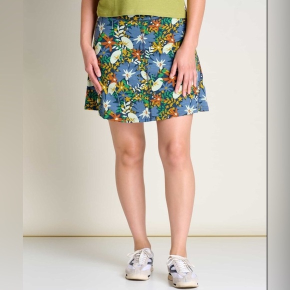 LAST ONE! NWT Toad&Co L Organic Cotton Seleena Midnight Floral Skort W Pockets - Picture 1 of 4